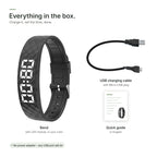 In the box of the Brynk Wake: wristband, USB charging cable with Micro-USB plug and quick guide in English